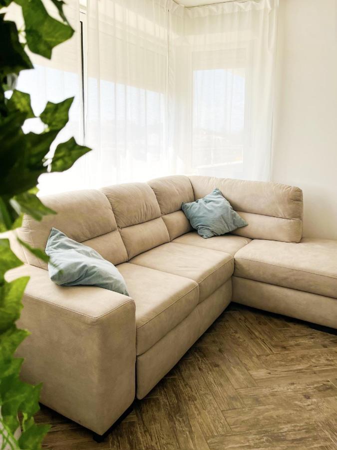 Apartment Suitesflores - Bright And Cozy In *